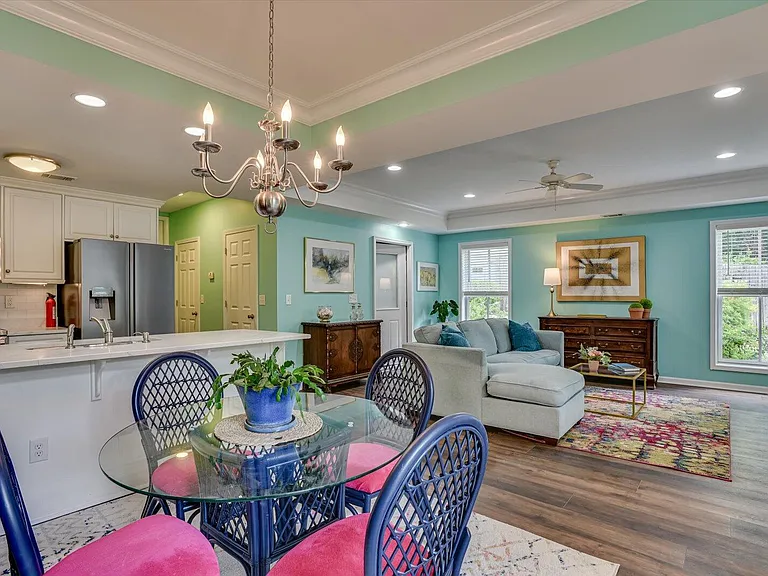 212 Jackson Ave — Photo 8