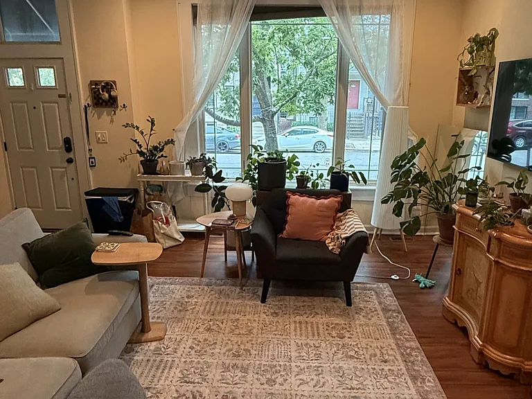 2132 W Ohio St #1 — Photo 1