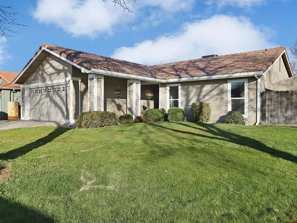 485 Mahogany Ln