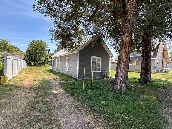 3rd image of 714 Topeka St