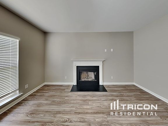 4th image of 244 Kenmore Park Dr