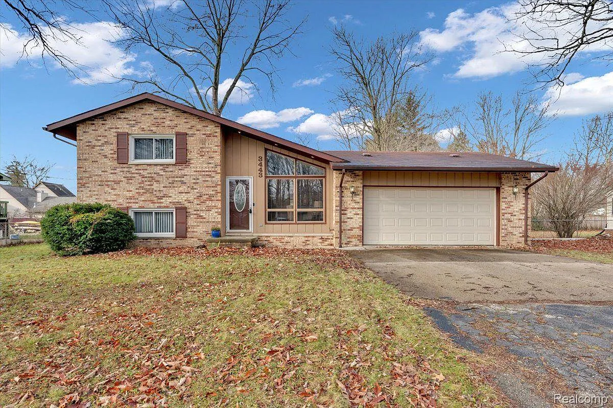 3443 Ellenboro Dr photo 1