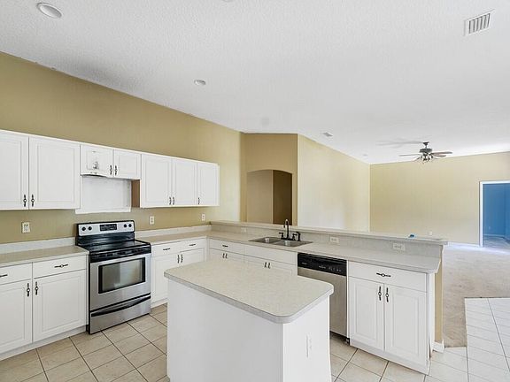 3rd image of 4655 52nd Avenue