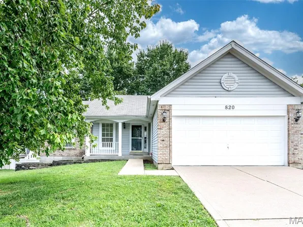 820 Fall Crown Ln, Fenton, MO 63026