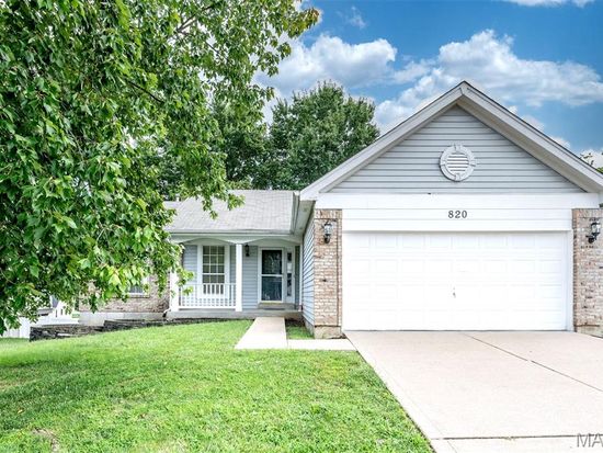 820 Fall Crown Ln, Fenton, MO 63026
