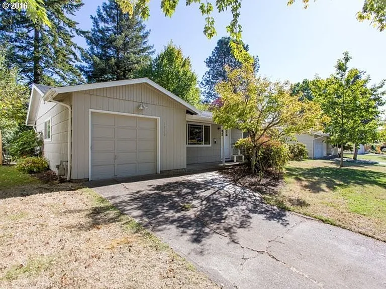 2520 SW Edgemoor Ave — Photo 3