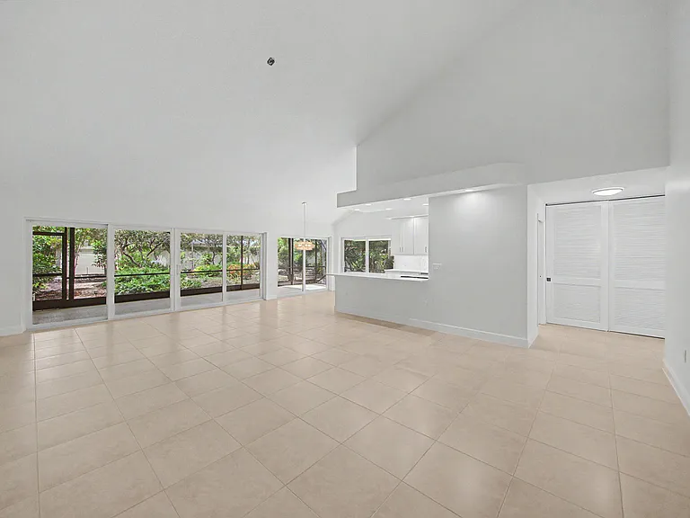 303 Leeward Dr — Photo 10