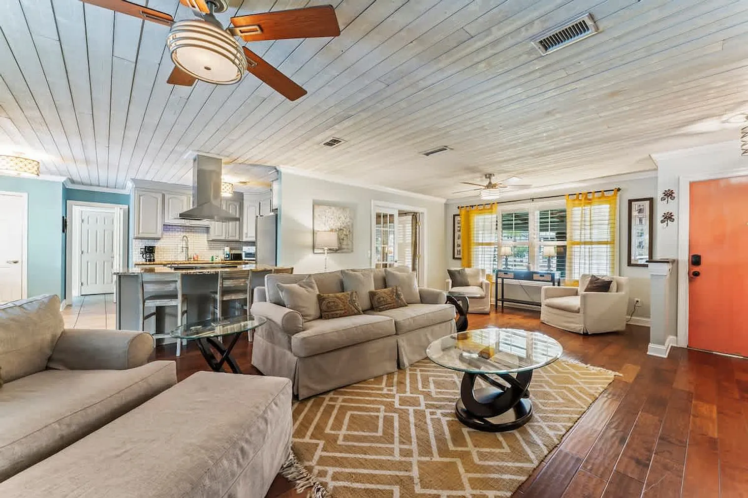 4 bed, 2.0 bath, 742 sqft, $6,267 — Photo 2