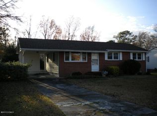 711 W Pineland Dr, Swansboro, NC 28584