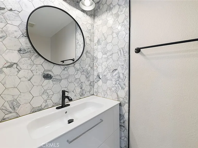 23205 Azela Cir — Photo 30