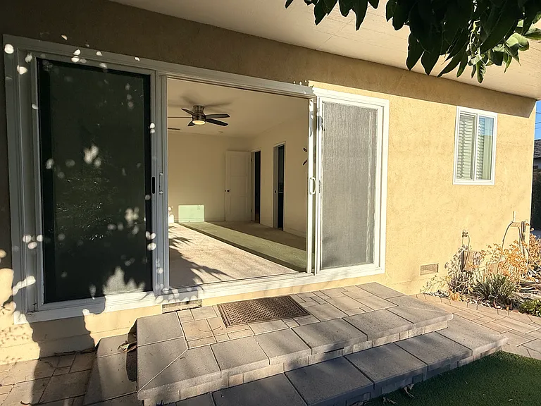 1901 N Bellflower Blvd — Photo 33