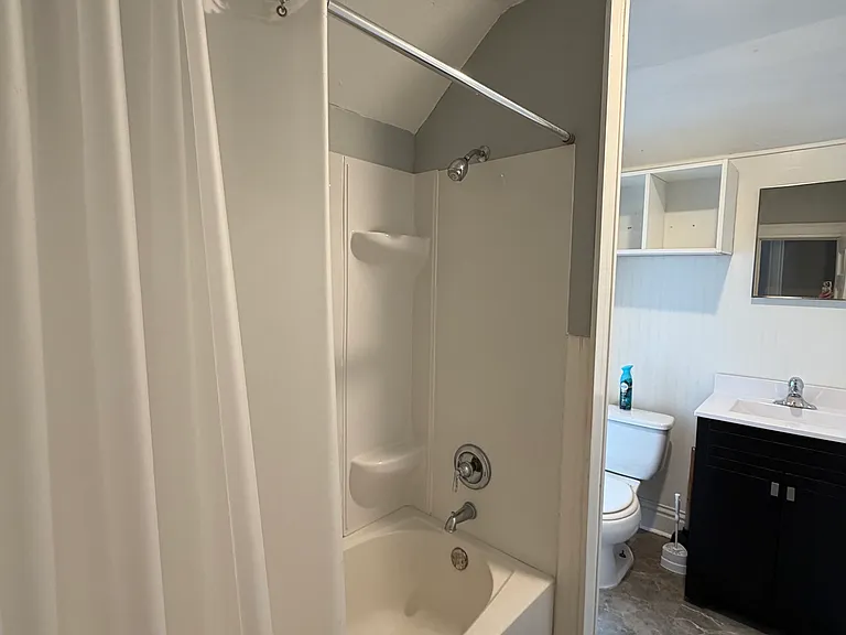 1117 W High St #B — Photo 12
