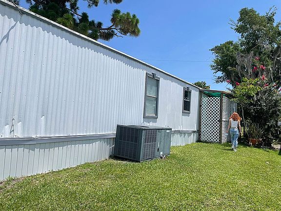 2nd image of 7573 Fincastle Way