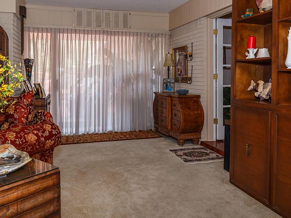 5th image of 880 Lackland Dr
