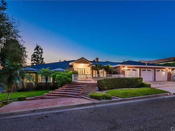 4th image of 2901 E Hollybrook Dr