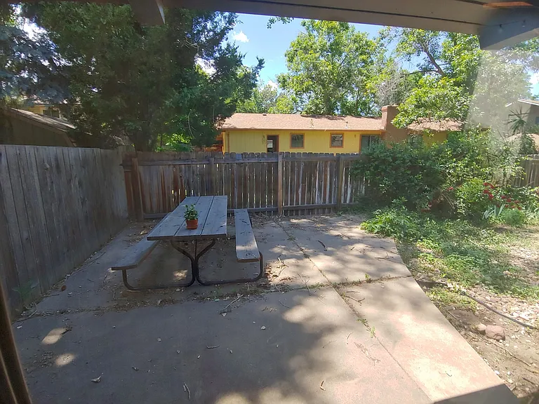 859 Roxwood Ln — Photo 28