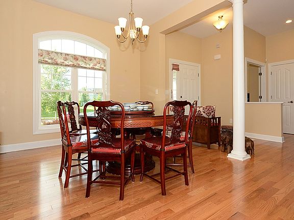 5th image of 9 Gladstone Cir