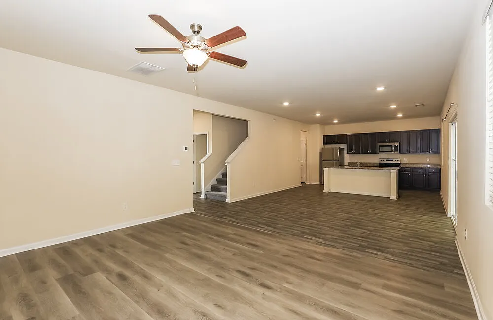 4 bed, 2.5 bath, 2410 sqft, $2,365 — Photo 4