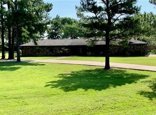800 Meadow Ln, Howe, OK 74940