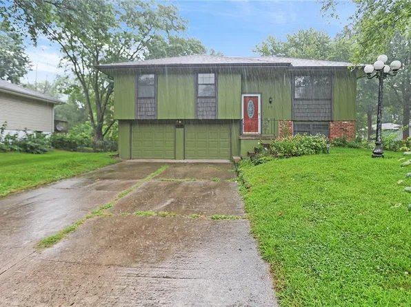 513 Alfalfa Ln, Buckner, MO 64016