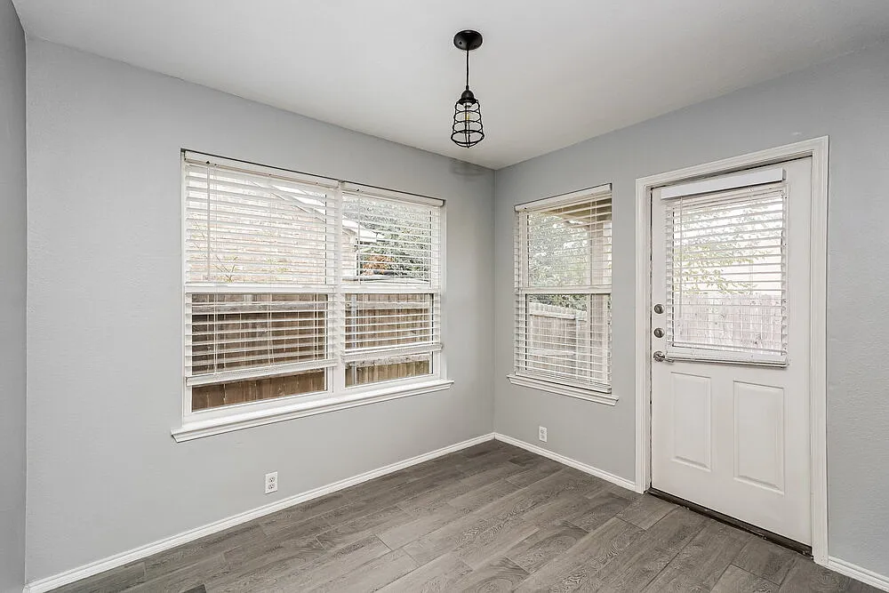 3 bed, 2.0 bath, 1846 sqft, $2,125 — Photo 4