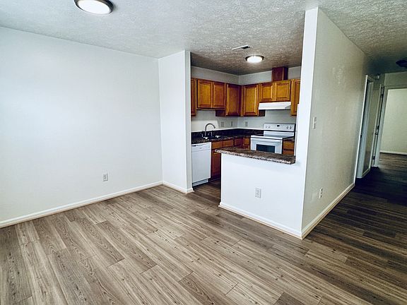 5th image of 2010 E Pembroke Ave APT B