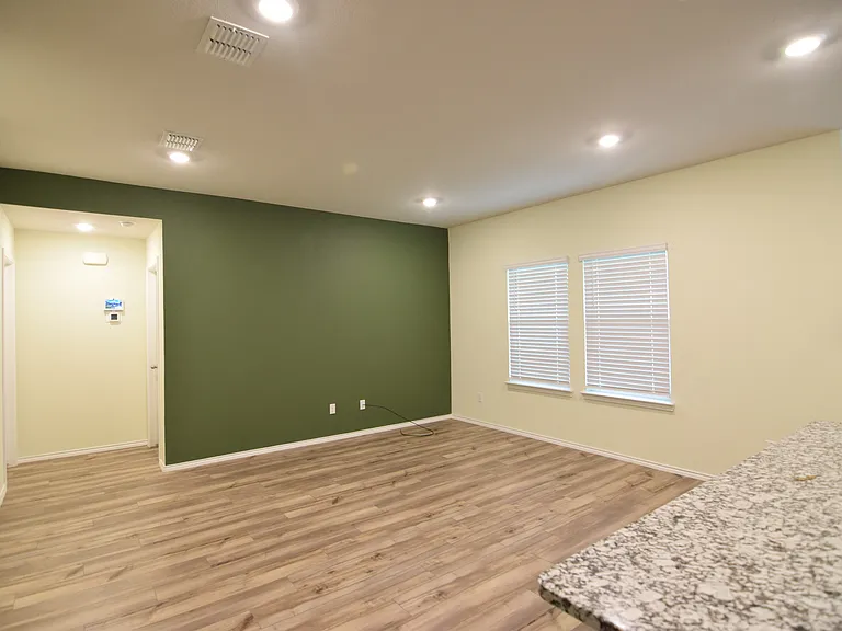 749 Jersey Ct — Photo 9
