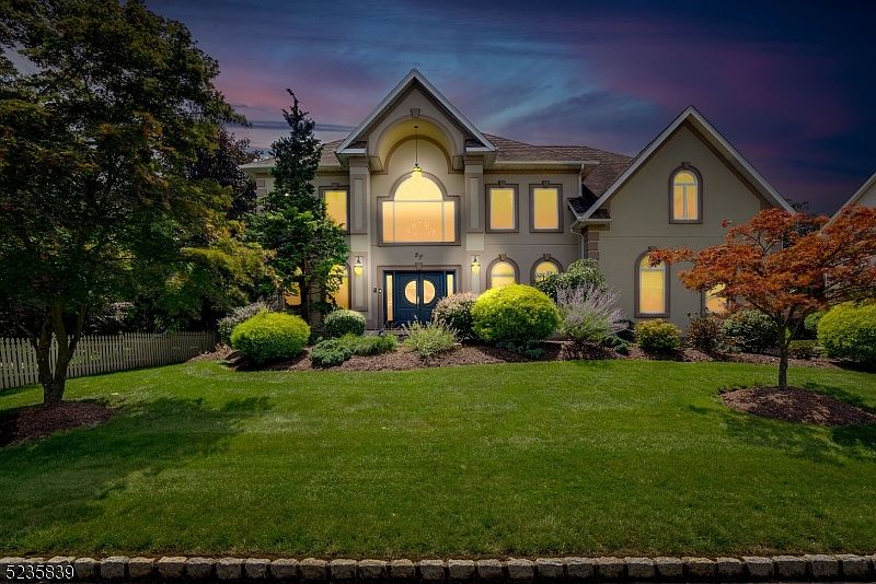 1st image of 27 Mcguire Dr