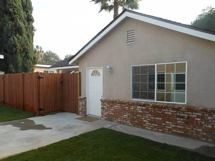 226 E Atara St — Photo 2