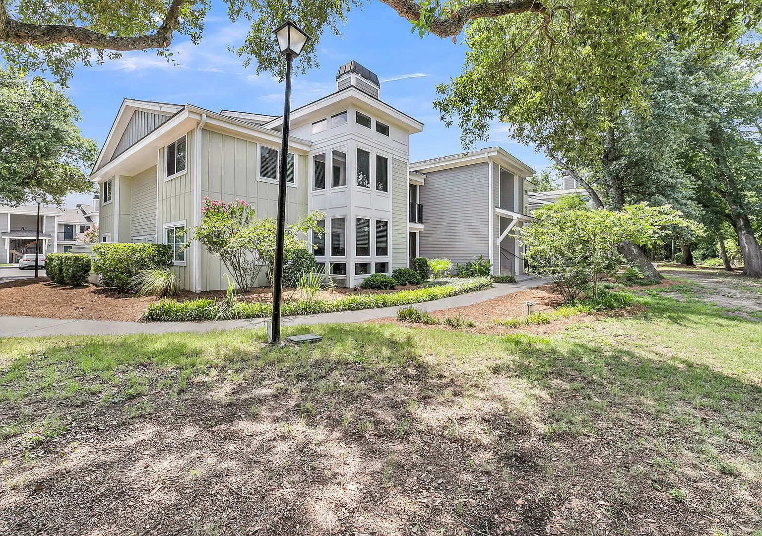 Entire Month Of September Free! Fully Renovated 2br/2ba With Sunroom Minutes From Waterfront Park... — Photo 2