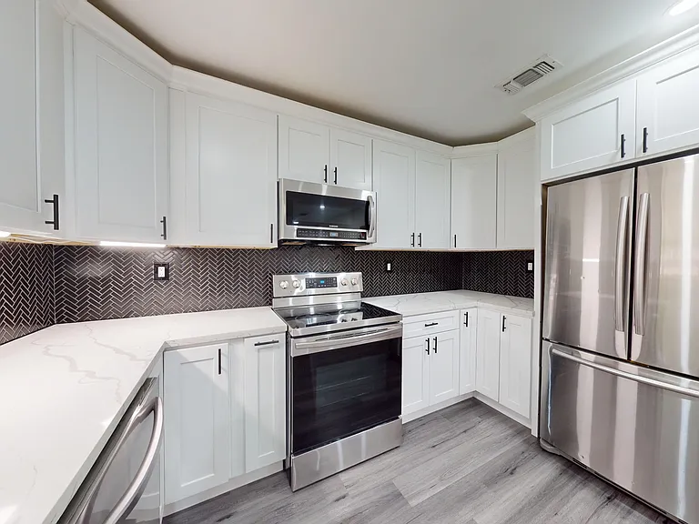 318 Renee Dr — Photo 12
