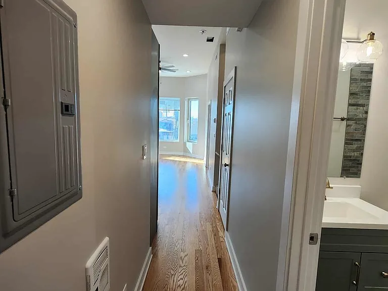 6321 S Eberhart Ave #2 — Photo 29