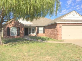 2122 W Maple Pl, Collinsville, OK 74021