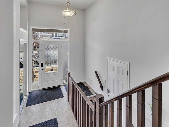 3rd image of 44 E Cityside Rise NE