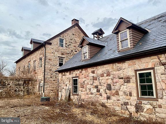 2nd image of 1500 Furnace Hills Pike