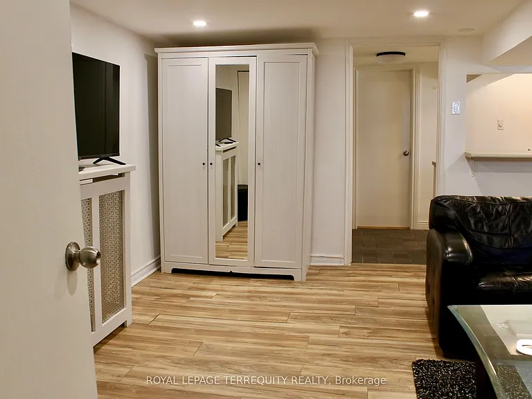 140 Wolverleigh Blvd #LOWER — Photo 6