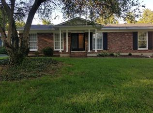 10711 Sunderland Pl, Douglass Hills, KY 40243