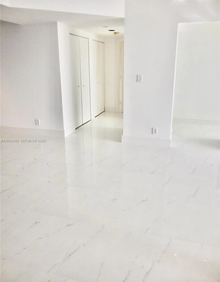 2 bed, 1230 sqft, $4,300 — Photo 2
