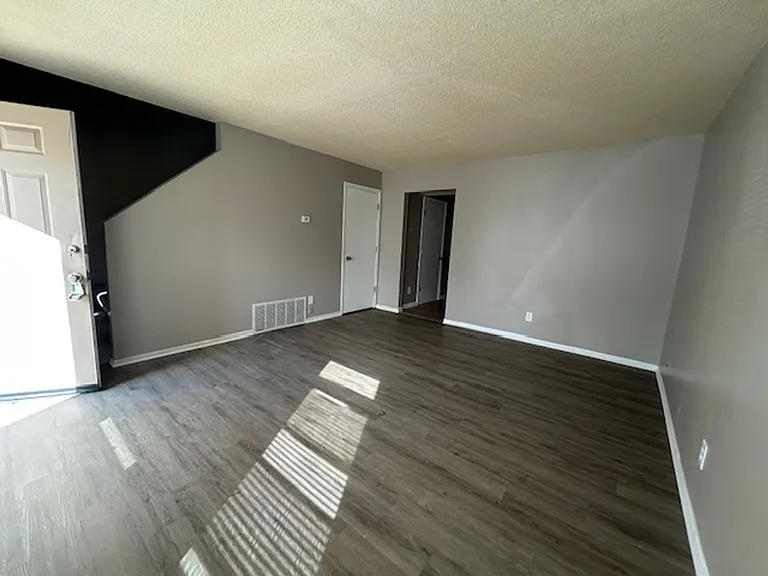 219 N Garrison Ave — Photo 2