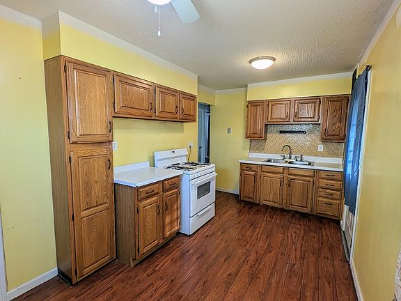 5th image of 635 Georgian Dr