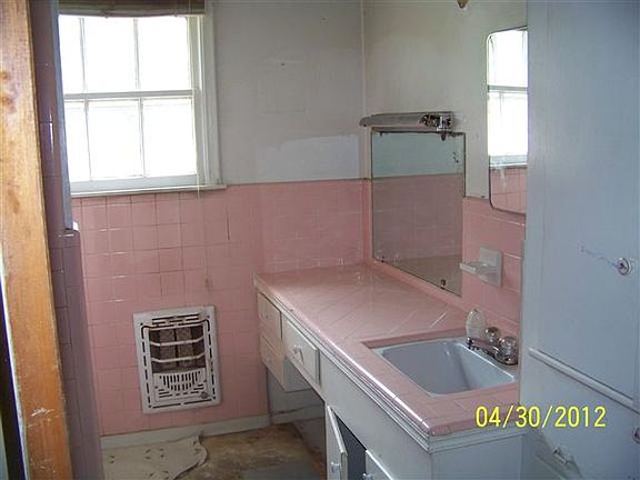 3rd image of 801 Willow Dr