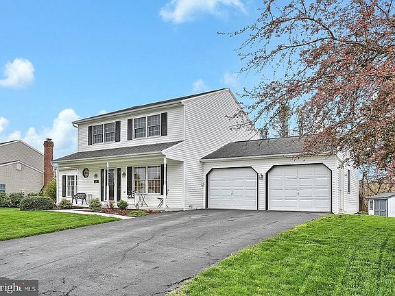 3rd image of 110 Greenbriar Ln