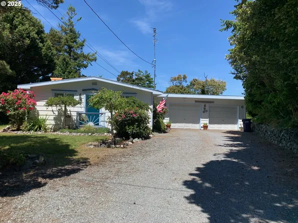 850 Lakeshore Dr, Port Orford, OR 97465