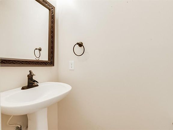 5th image of 1723 Maryvale Dr