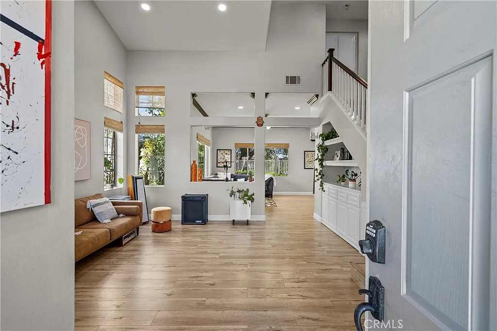 3 bed, 2.5 bath, 1600 sqft, $5,000 — Photo 2