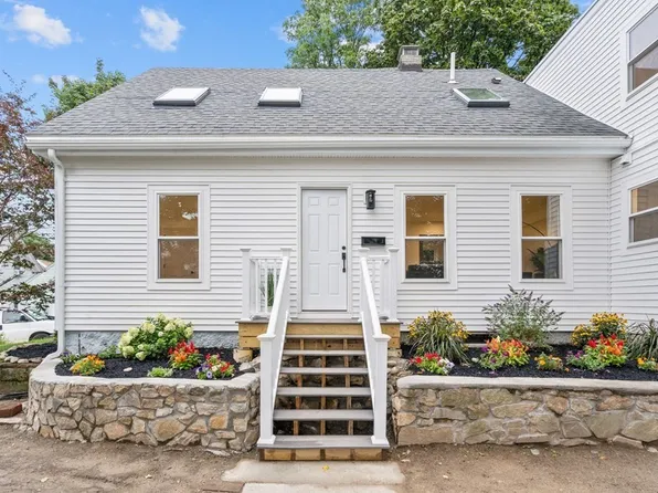15 Field Ave, Weymouth, MA 02188