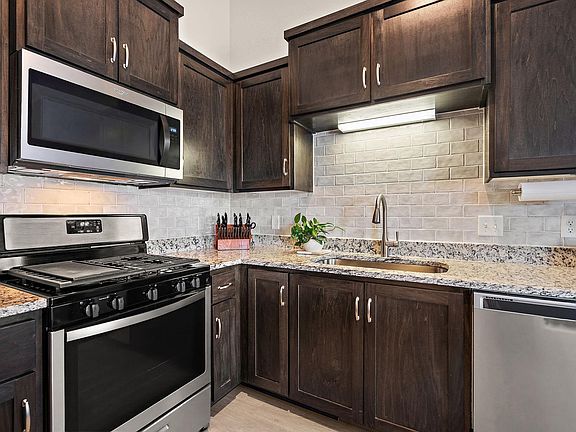 5th image of 25576 5th St W