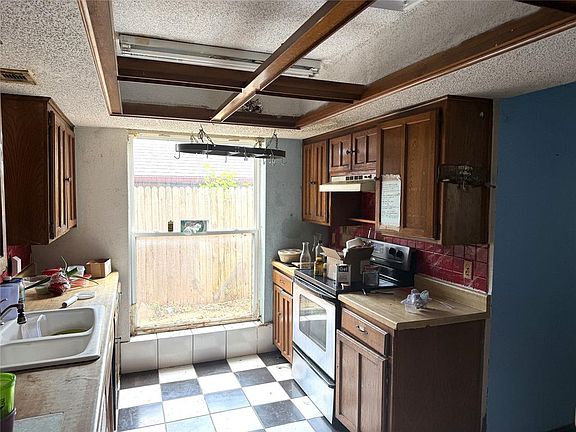 5th image of 10408 NW 40th St