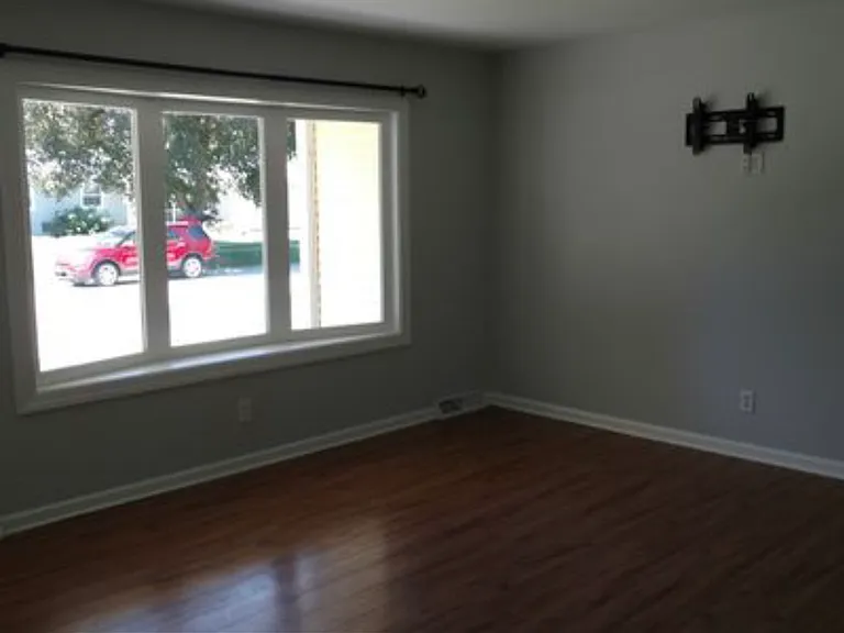 2104 Tamarack Ct — Photo 5