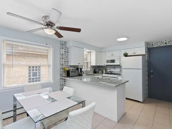 7142 Riverside Dr #5, Berwyn, IL 60402